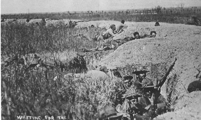 MexicanBorderSoldiersBehindBerm